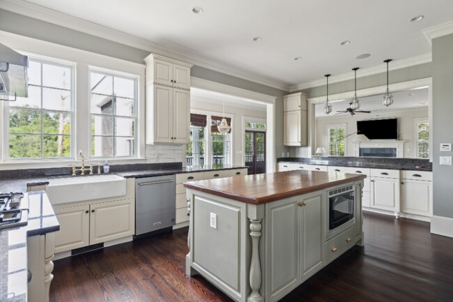 Building Photo - 6BD/5BA Custom Home for Lease in Daniel Island Park