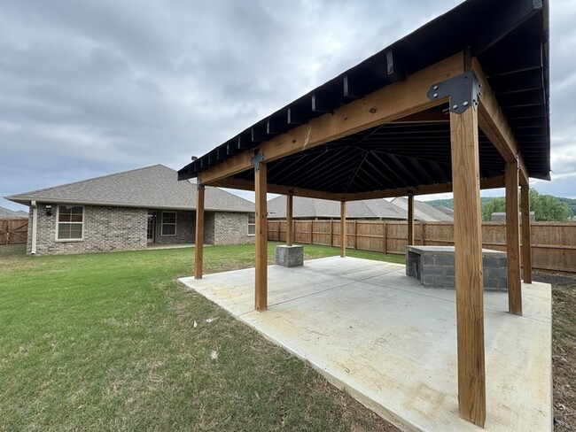 Building Photo - 2467 Bell Manor Dr SW
