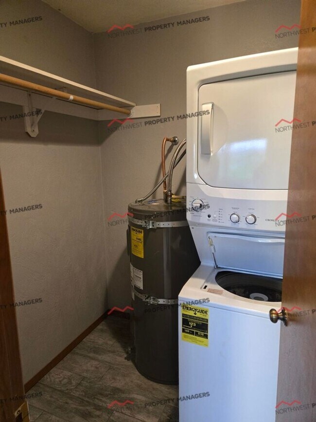 Building Photo - R325C