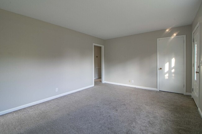 Building Photo - 808 Helton Dr