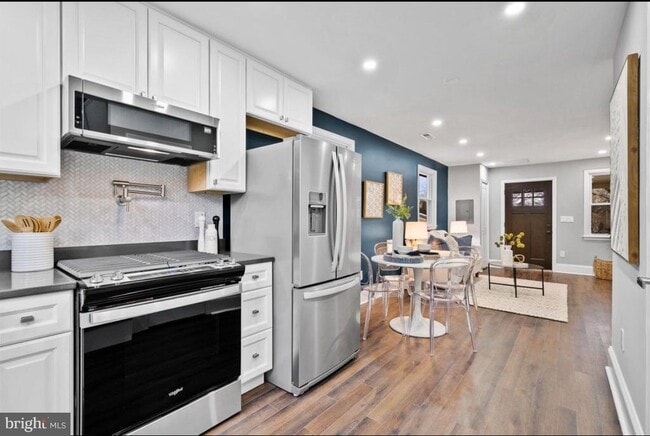 Building Photo - 612 44th St NE