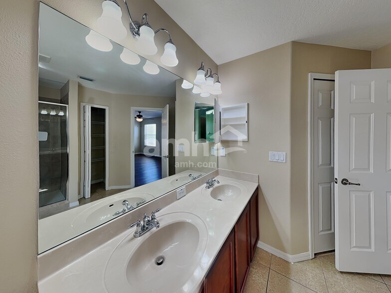 Building Photo - 13011 Avalon Crest Ct