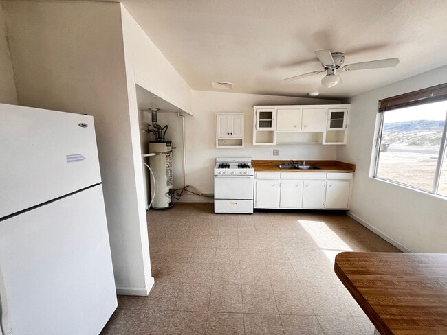 Building Photo - Libby's Realty 29 Palms Rental 2bedroom 1 ...