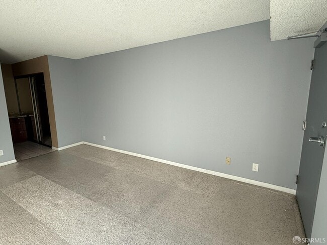 Building Photo - 3660 Knollwood Terrace