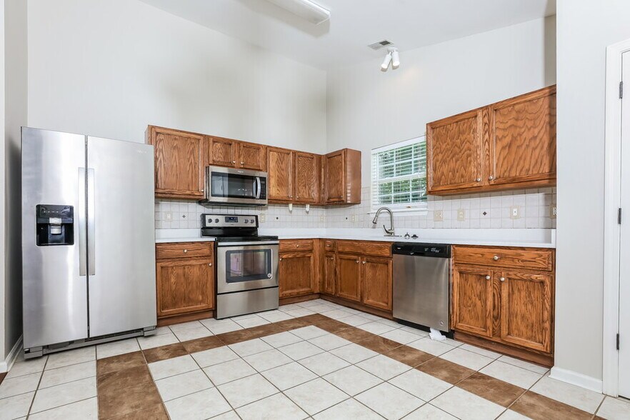 Building Photo - 3810 Tyler Bluff Ln