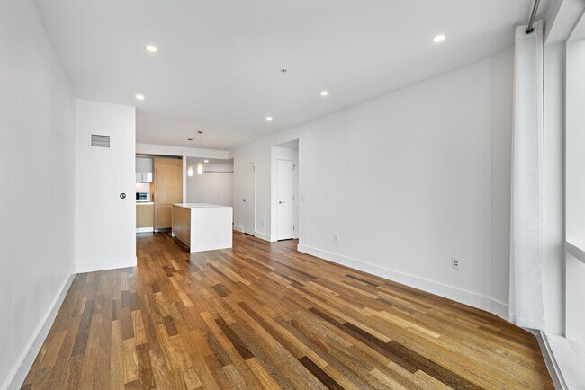 Building Photo - 77 Hudson St