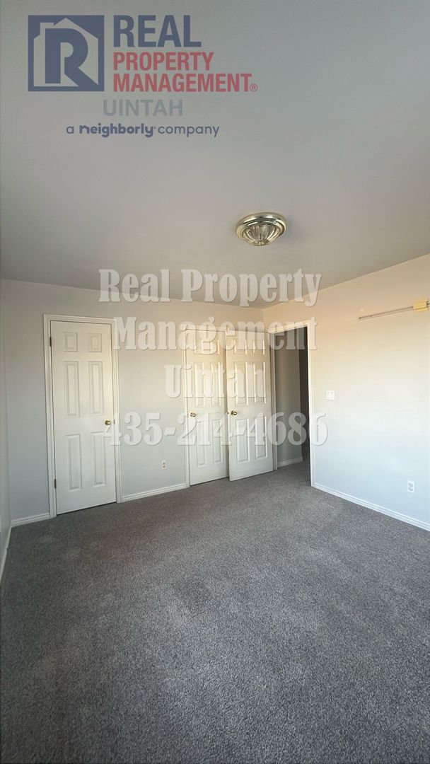 Building Photo - RENT & DEPOSIT HAS BEEN REDUECED!! Cute 6 ...