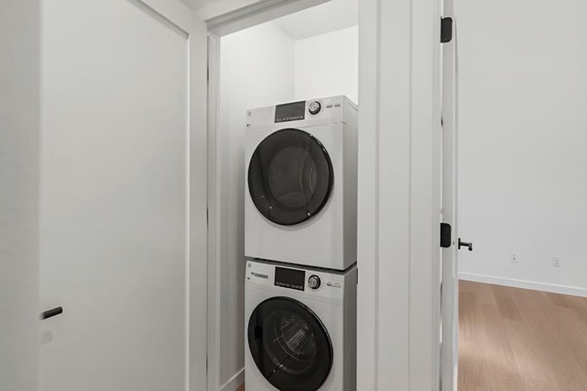 Building Photo - 10350 Wallingford Ave N