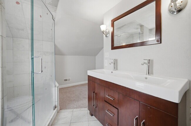 Building Photo - GORGEOUS 4 BED, 2.5 BATH HOME FOR RENT IN NORFOLK!