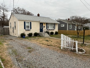 Building Photo - 5403 Bloomingdale Ave