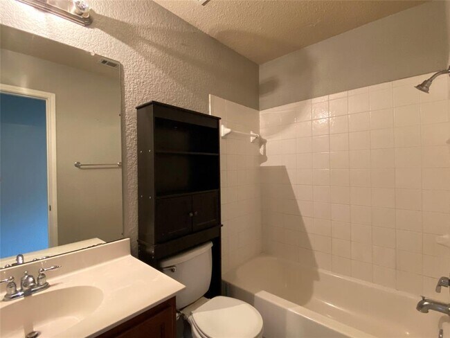 Building Photo - 321 Altamont St