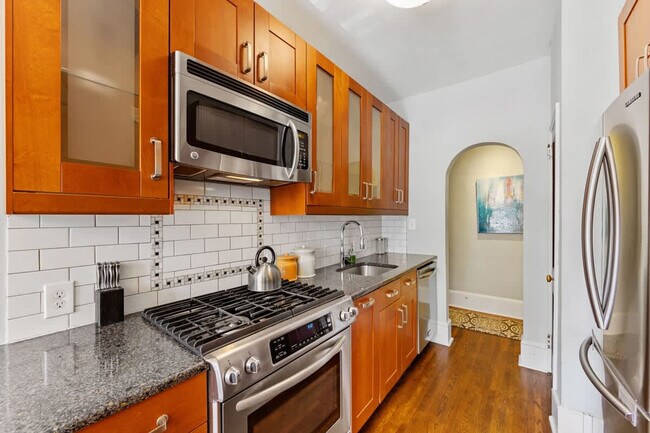 Building Photo - 500 Queens Rd