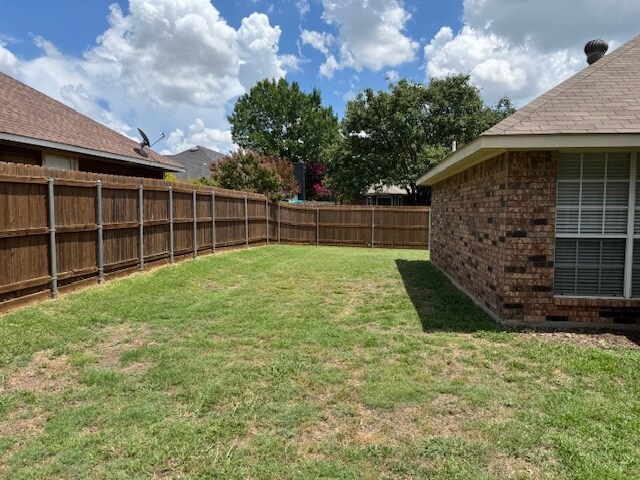 Building Photo - 7800 Kings Ridge Rd