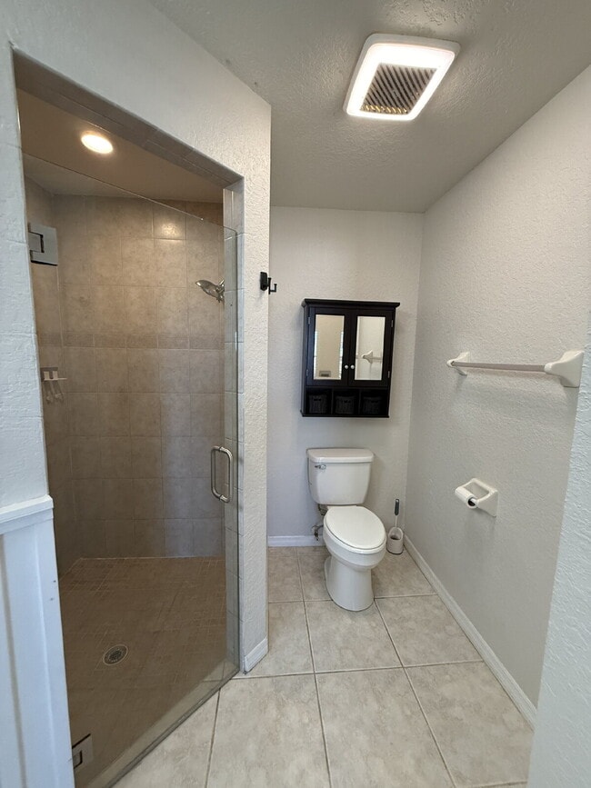 Building Photo - 3-bedroom, 2-bathroom