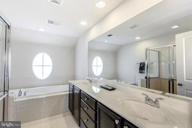 Building Photo - 23417 Gardenwalk Dr