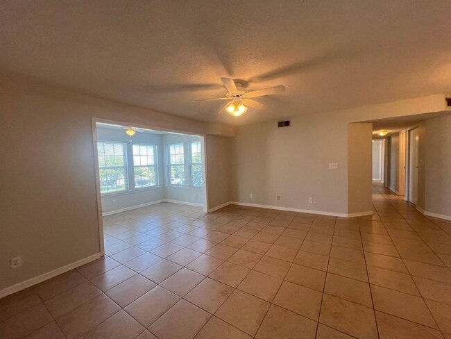 Building Photo - Myrtle Beach - 3 Bedroom / 2 Bathroom Condo