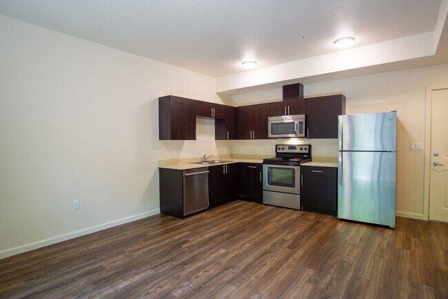 Building Photo - Great Modern 1 Bedroom in Sellwood w/ W&D + Private Patio