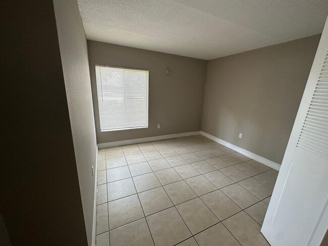 Building Photo - 1830 Maravilla Ave