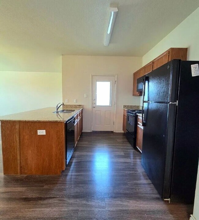 Building Photo - 3315 Stonewall Dr