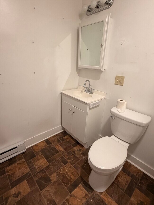 Building Photo - 27 Ashuelot St