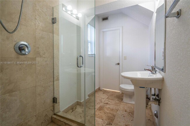 Building Photo - 2180 Bay Dr