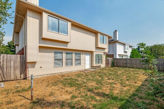 Building Photo - Completely Renovated Home in Arlington!