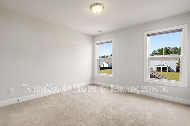 Building Photo - 233 Seaworthy St