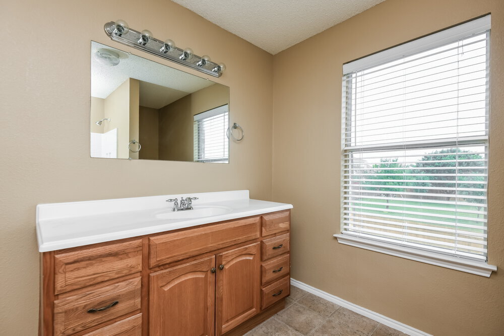 Building Photo - 949 Canary Dr