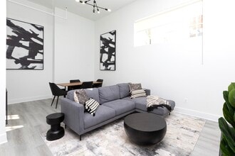 Building Photo - 300 Cathedral