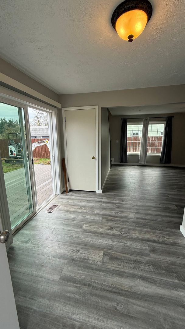 Building Photo - Spacious 3 bed 1 bath, big yard, pets ok, see walkthrough video