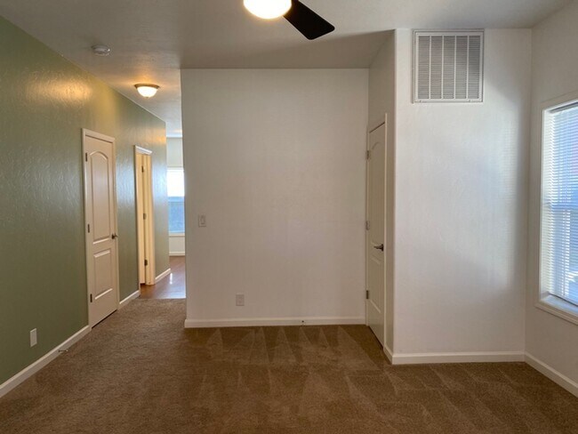 Building Photo - 509 East Kiowa-102