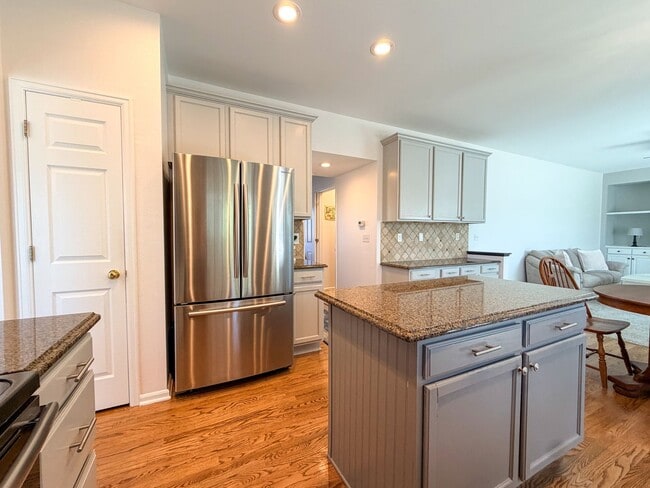 Building Photo - Beautiful, Spacious Home in Highlands Ranch