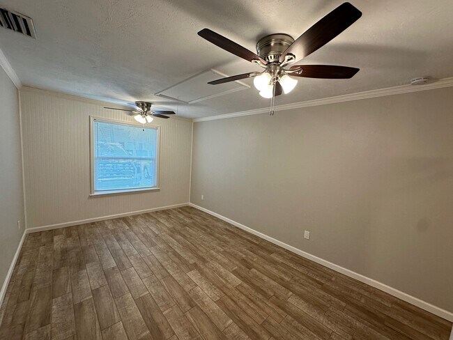 Building Photo - 2821 Nordman Ave
