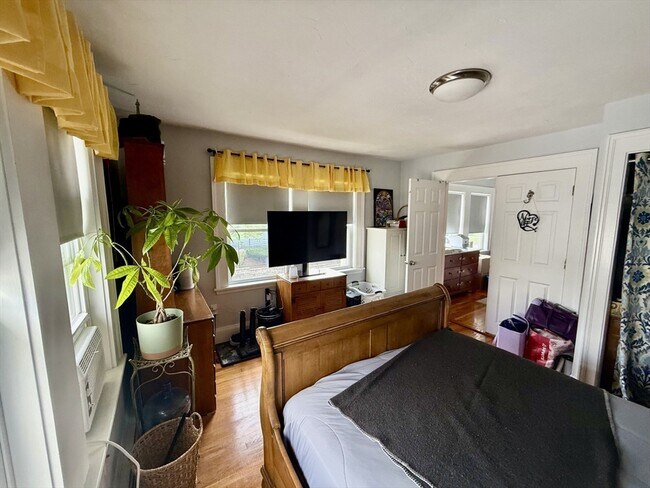 Building Photo - 55 Storrs Ave