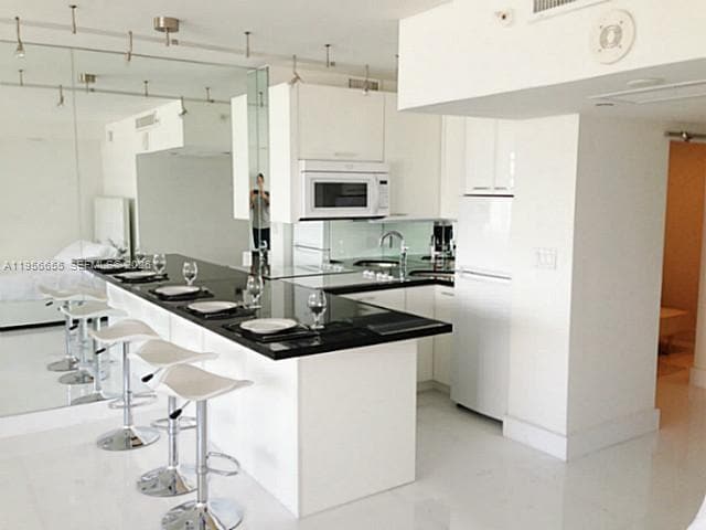 Building Photo - 100 Lincoln Rd