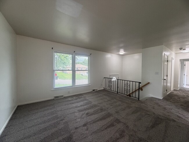 Building Photo - 1208 S Mayview Ave