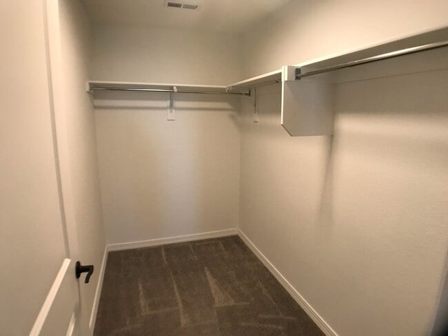 Building Photo - Gorgeous, Newer 3 bedroom in Los Lunas! Op...
