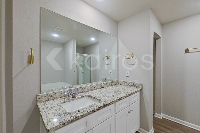 Building Photo - 3440 Bridgewood Dr