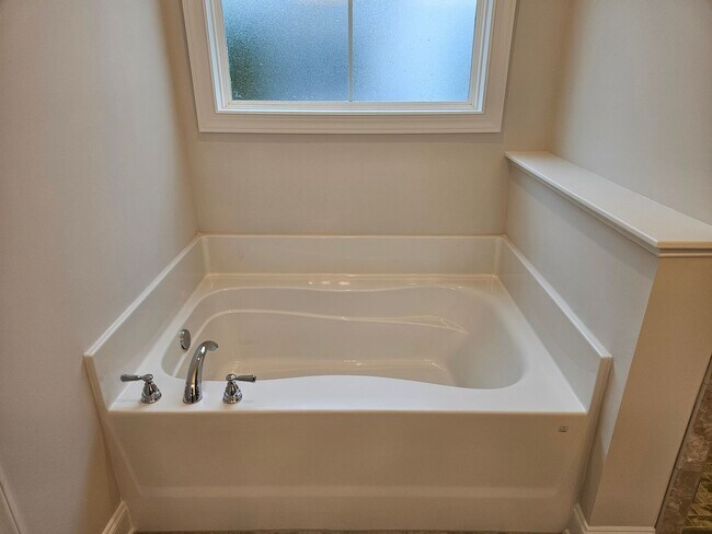 Building Photo - Unfurnished 4 bedroom, 3.5 bath Hampstead home in Magnolia Reserves Community