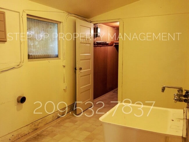 Building Photo - Conveniently located 2 Bedroom Home Near Downtown Sonora