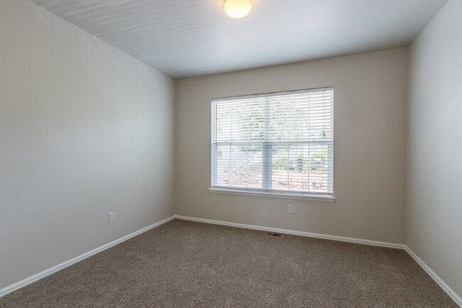Building Photo - 56 Vale Cir