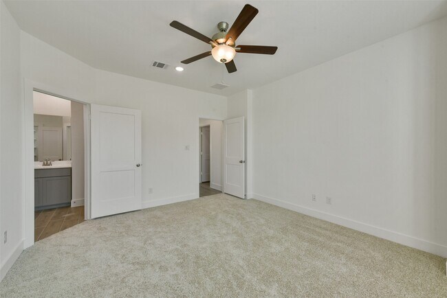 Building Photo - 1446 Shaded Rock Dr