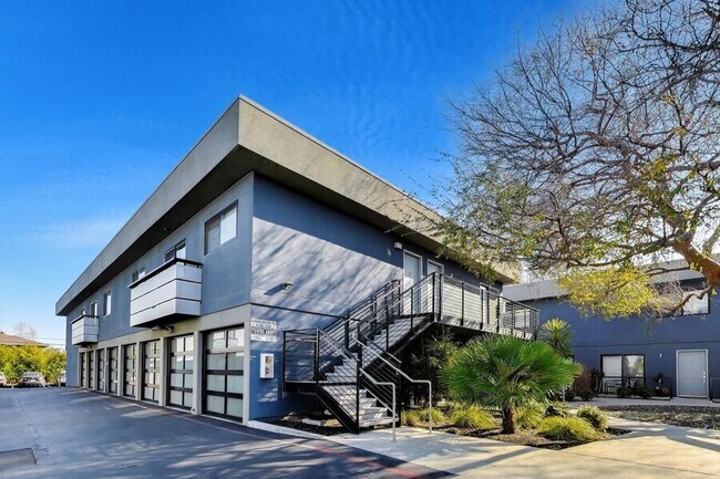 Building Photo - 1662 Hollenbeck Ave