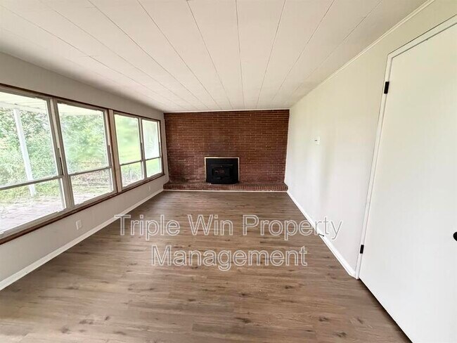 Building Photo - 10805 Landseer Dr