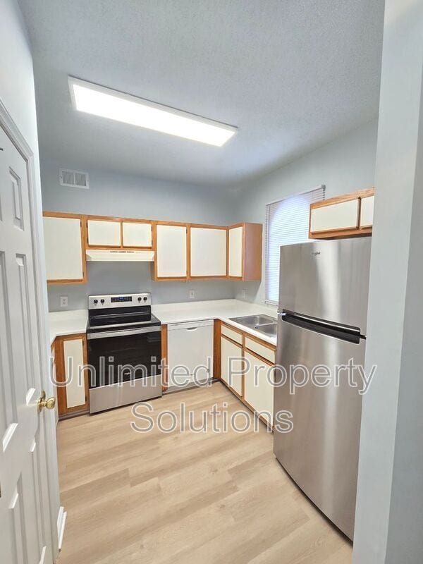 Building Photo - 733 Bragg Dr