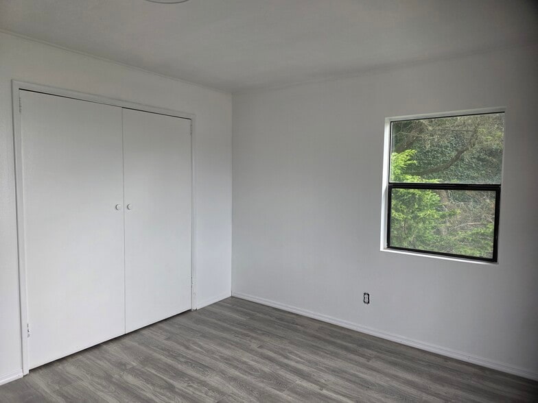 Bedroom closet - 1047 Wharf St