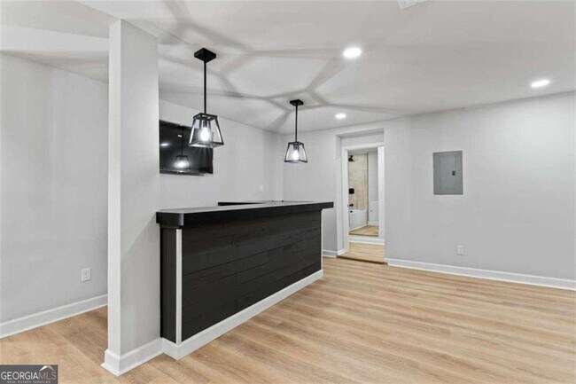 Building Photo - 2023 Stoneleigh Dr