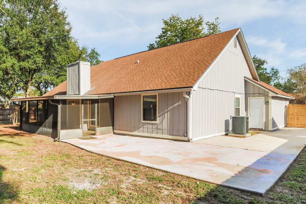 Building Photo - 8468 Hamden Rd