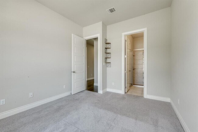 Building Photo - 101 Split Oak Dr