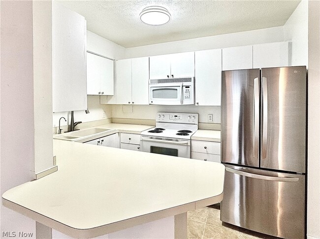 Building Photo - 1900 Grove Ct